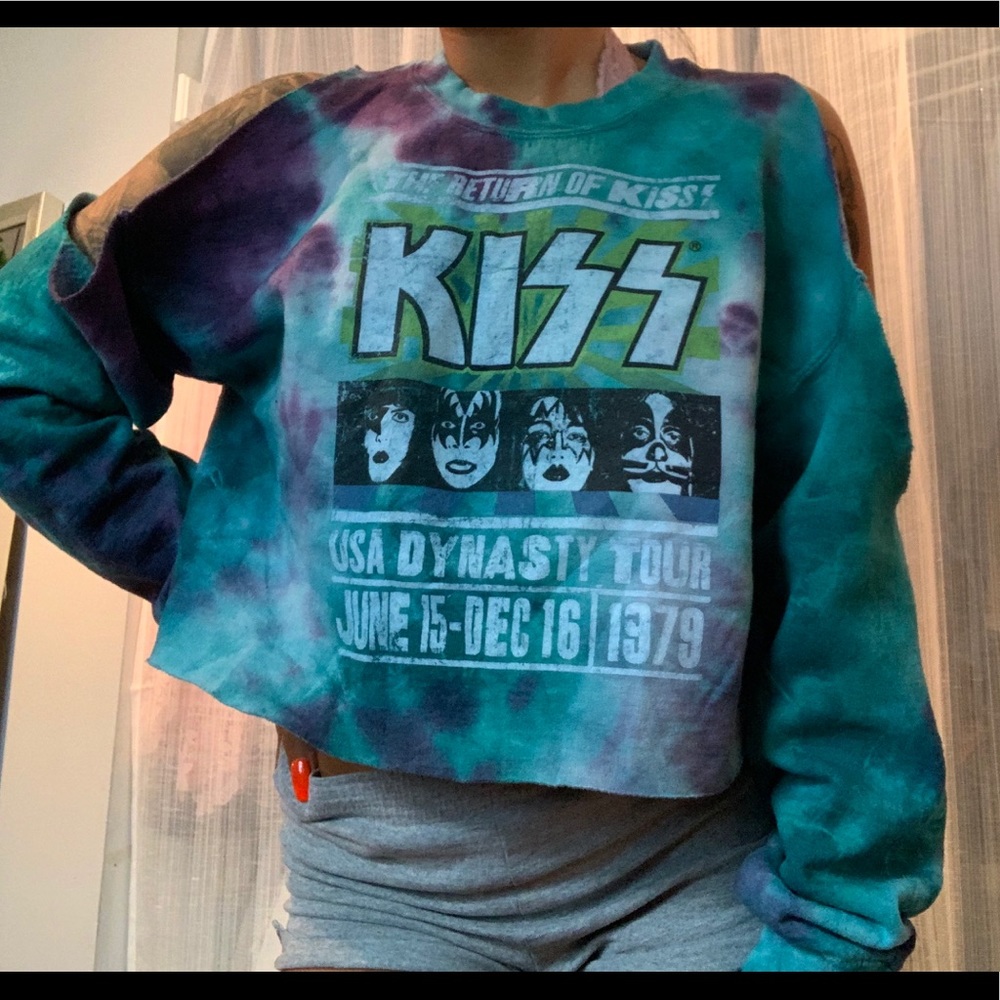 Hottopic KISS cut-out crop top